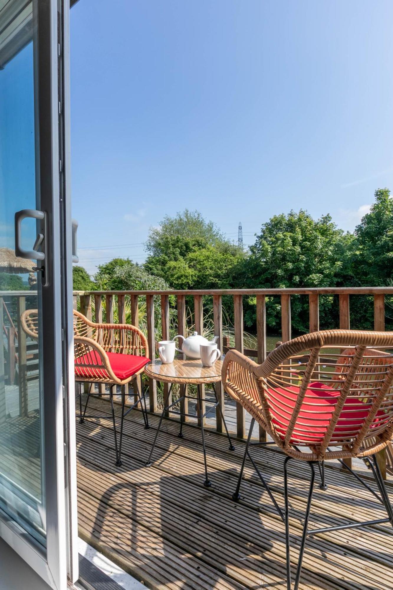 Riverside Escape Iden Rye Villa Bagian luar foto