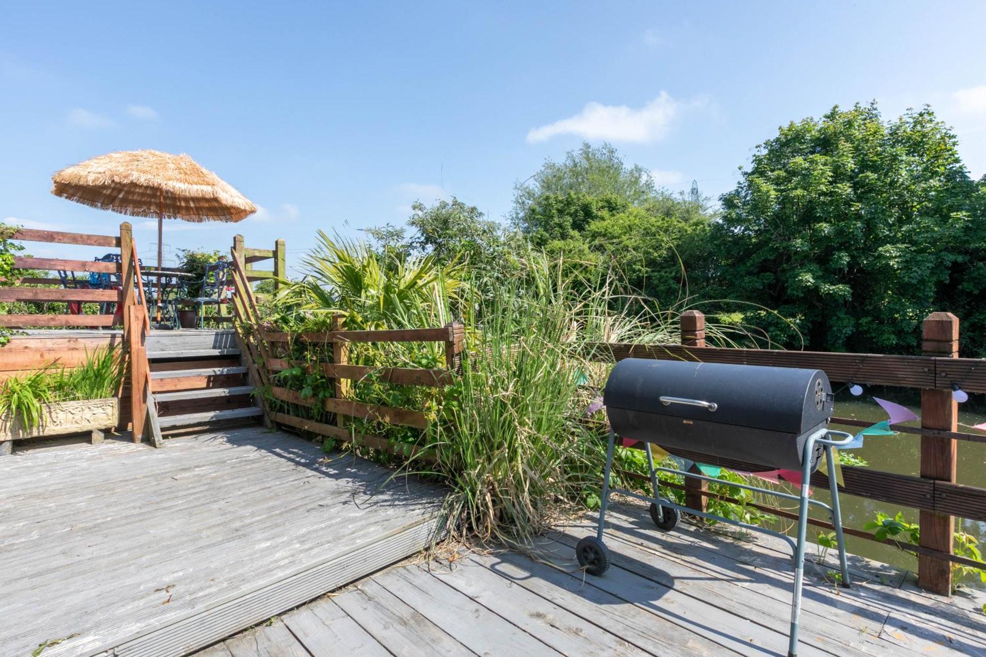 Riverside Escape Iden Rye Villa Bagian luar foto